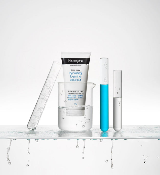 Neutrogena Deep Clean Weak Acid Hydrating Foaming Cleanser