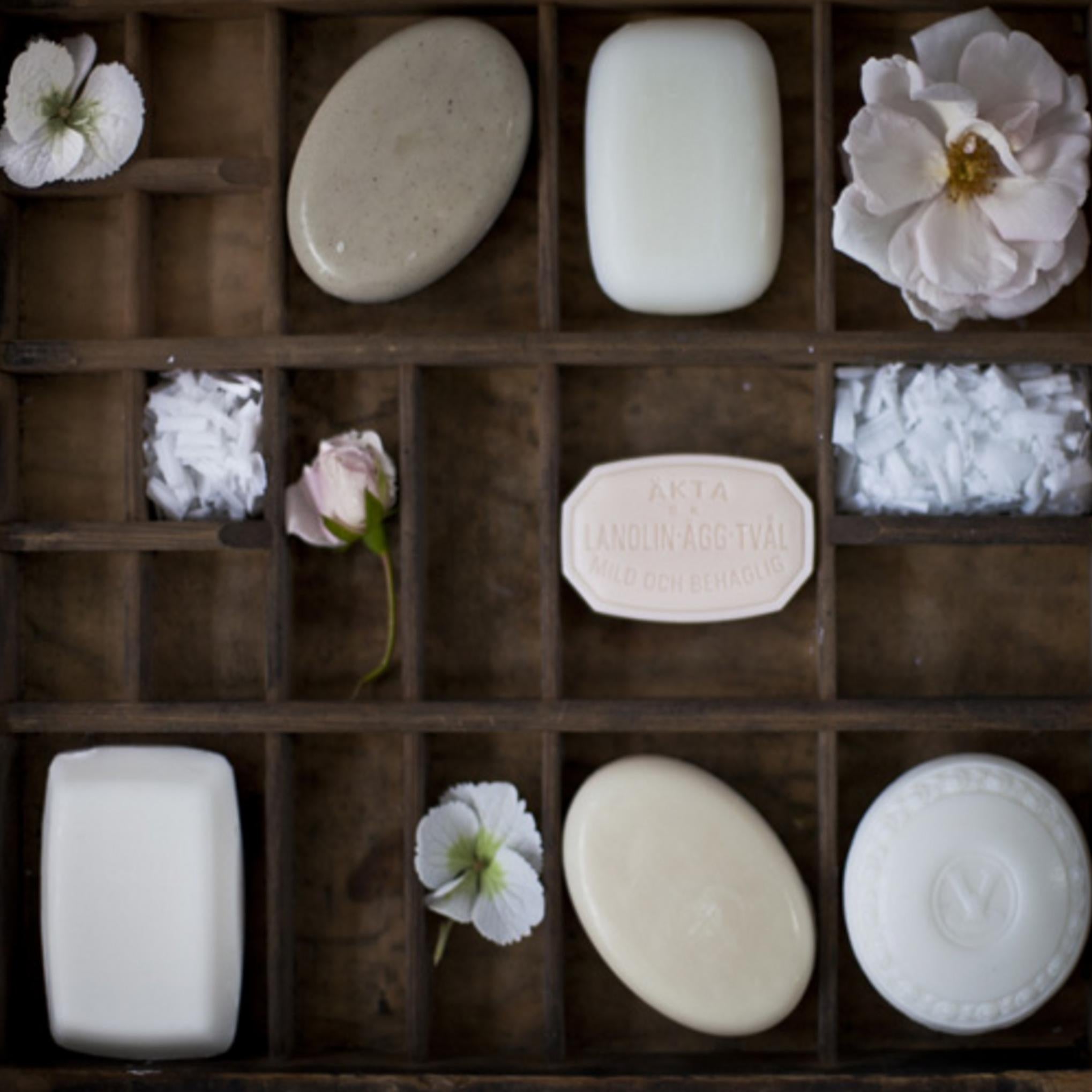 ビクトリア オリジナル スウェーデン エッグパック ラノリン＆ローズウォーター 50g x 7個 + 15g x 2個 + ケース