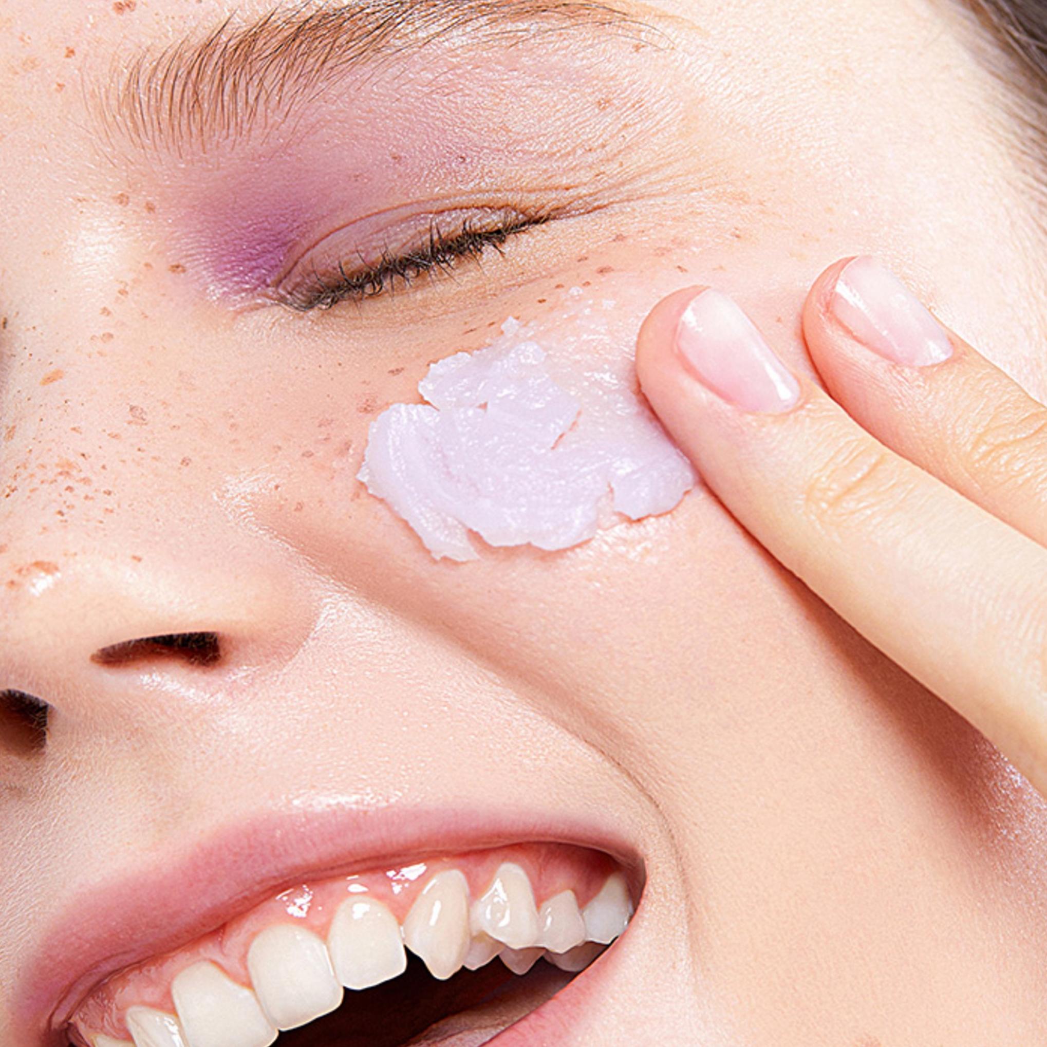 العناية بالعين، بلسم إزالة المكياج بالتوت البري