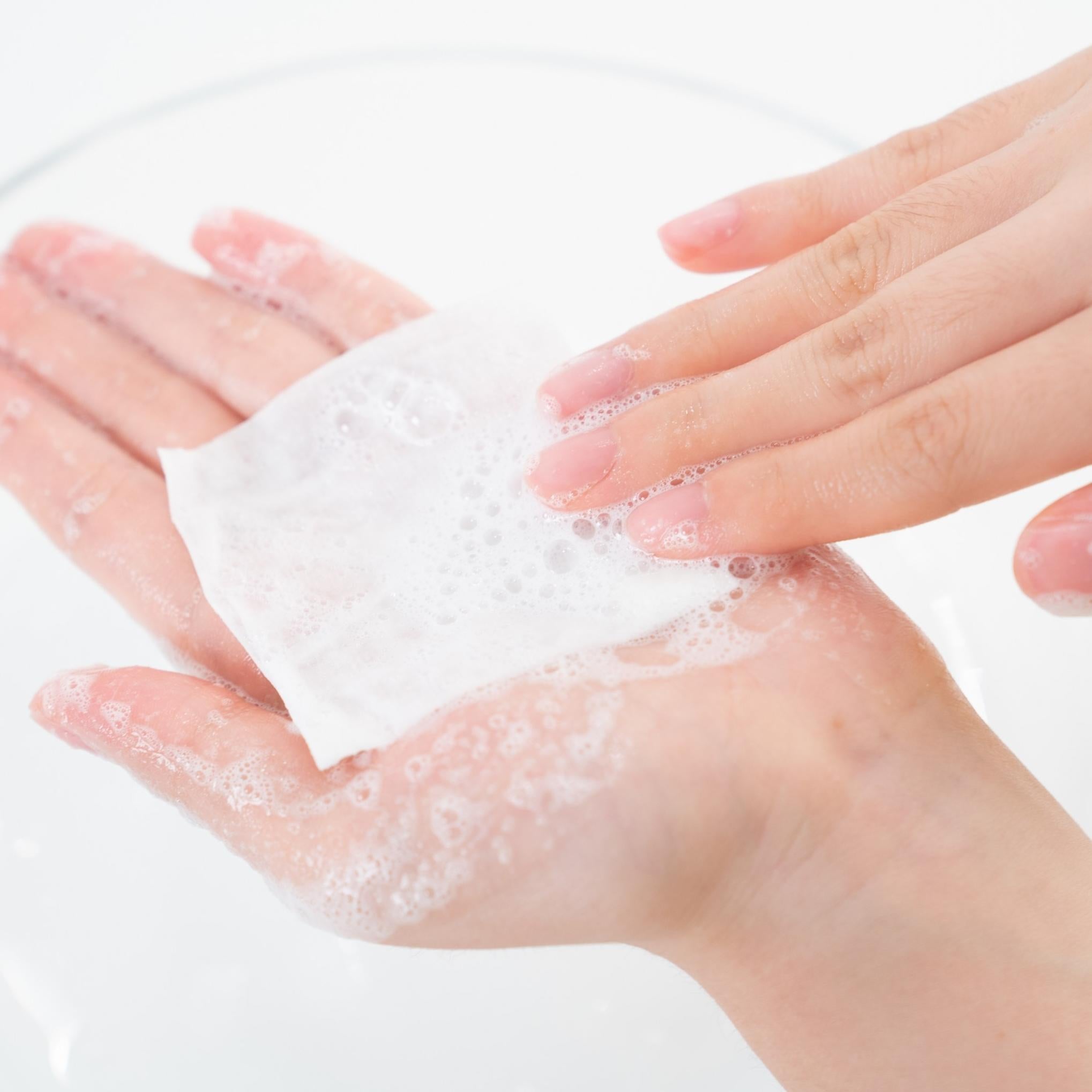 منظف ​​إنزيم لتقشير الرؤوس السوداء من مايينا