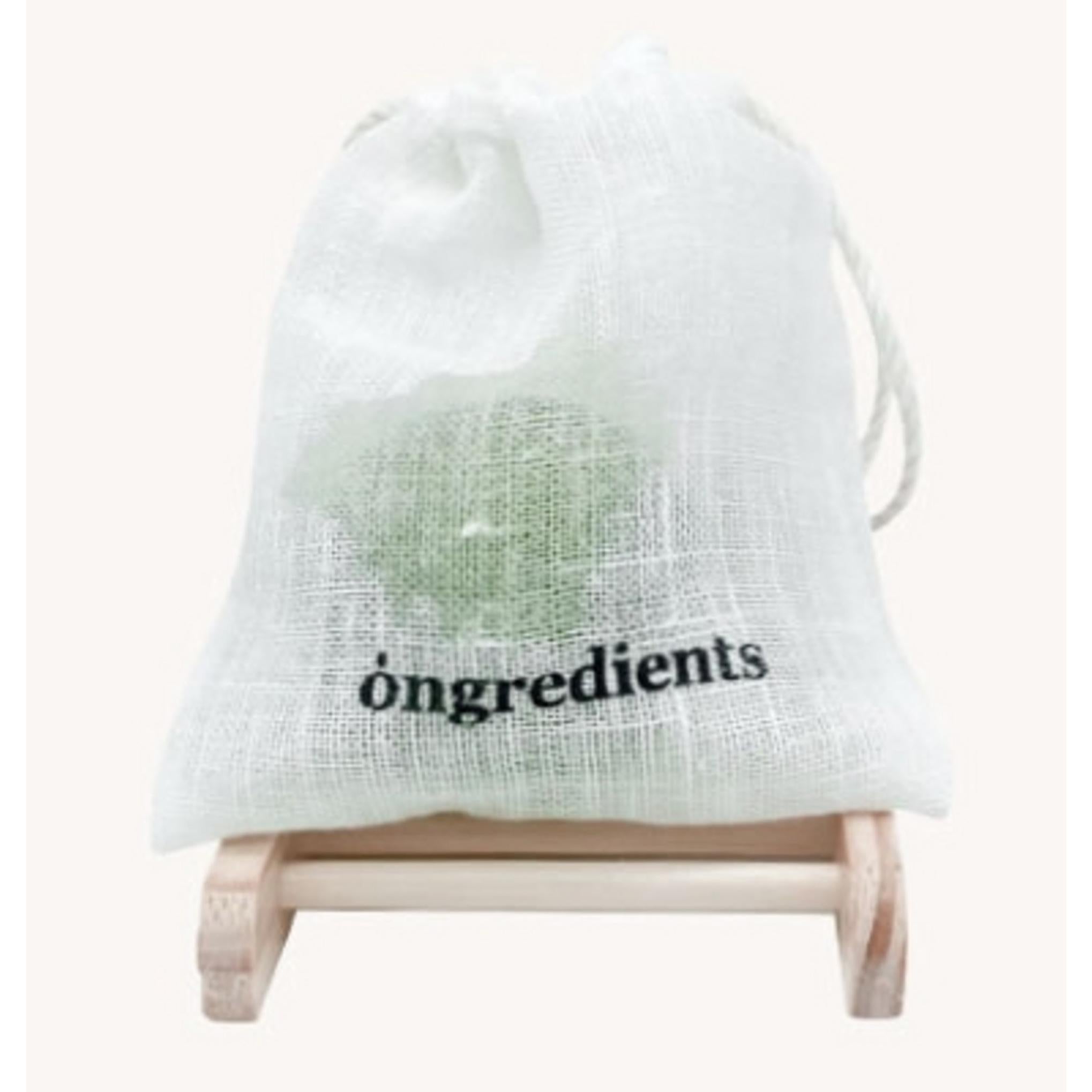 كرة تنظيف الشاي الأخضر جيجو من أونجريدينتس