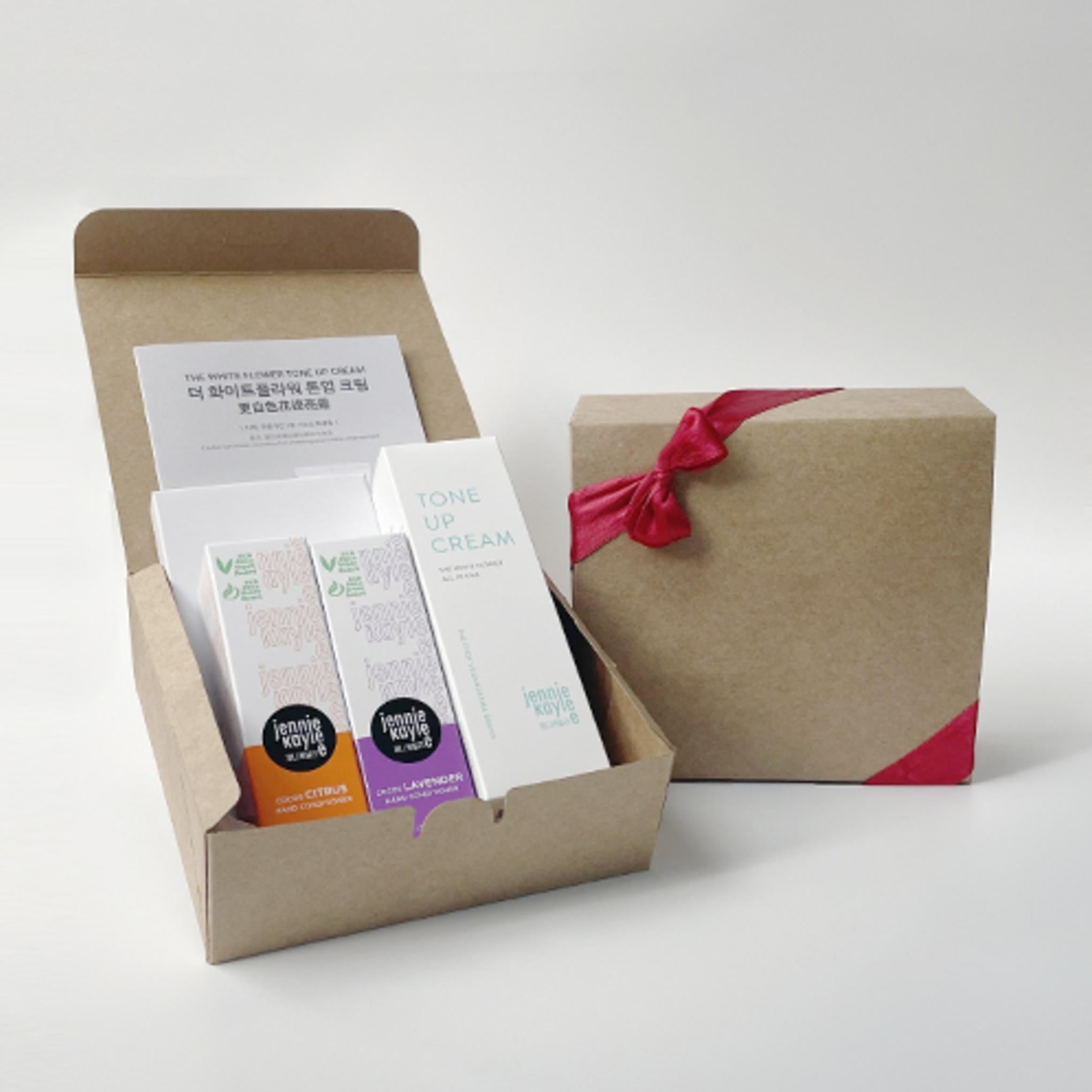 Jenny Kaylee Starter Тонирующий крем «Белый цветок» 100 мл + Кондиционер для рук Cocos 40 мл x 2 типа + Мини-зеркало для рук в случайном порядке