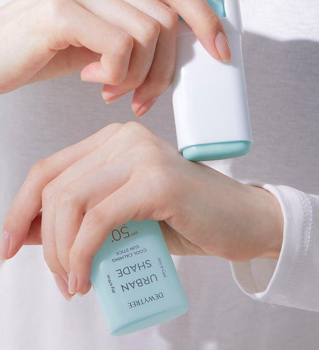 デューイツリー アーバン シェード クール カーミング サン スティック SPF50+ PA++++