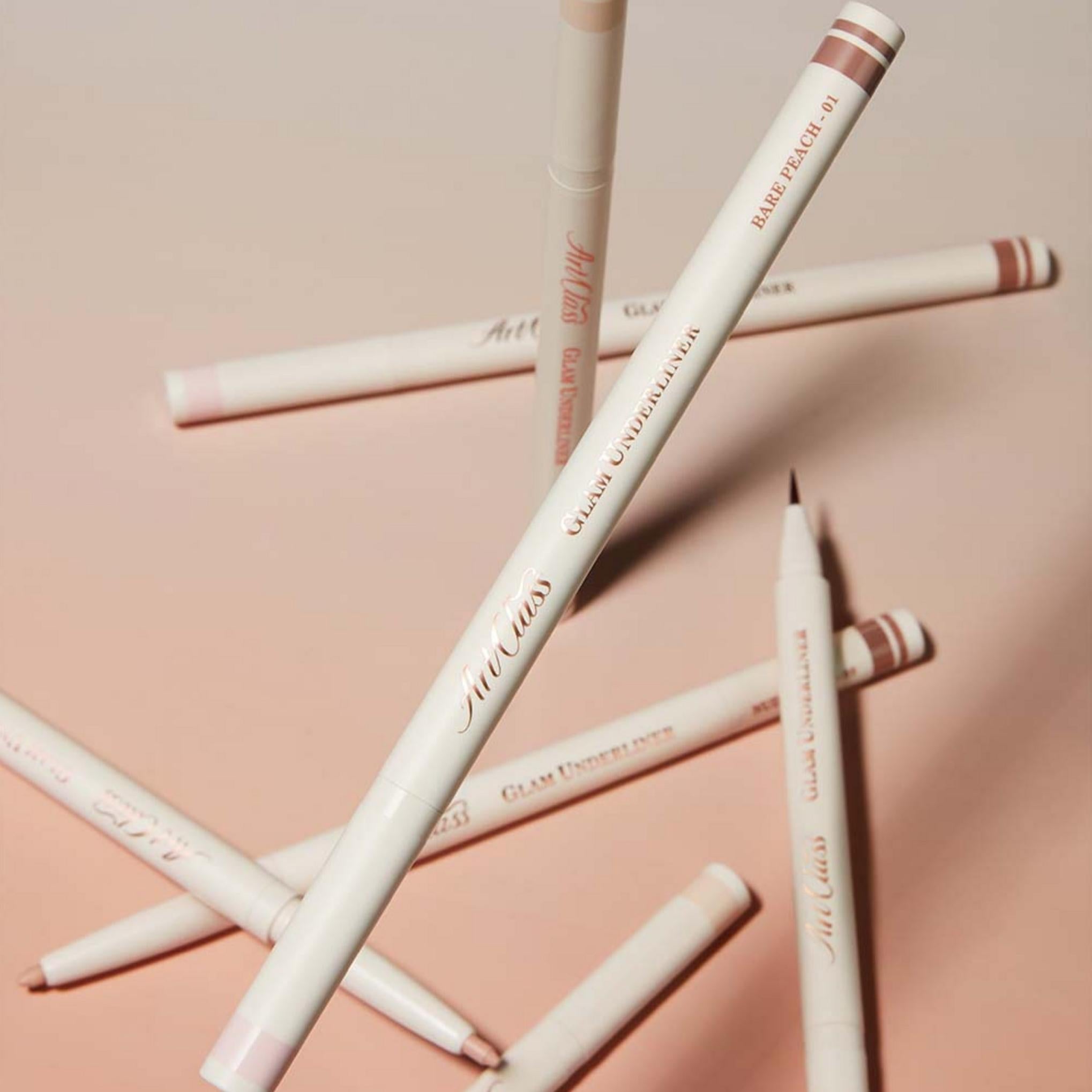 Demasiado genial para la clase de arte de la escuela, delineador glamuroso