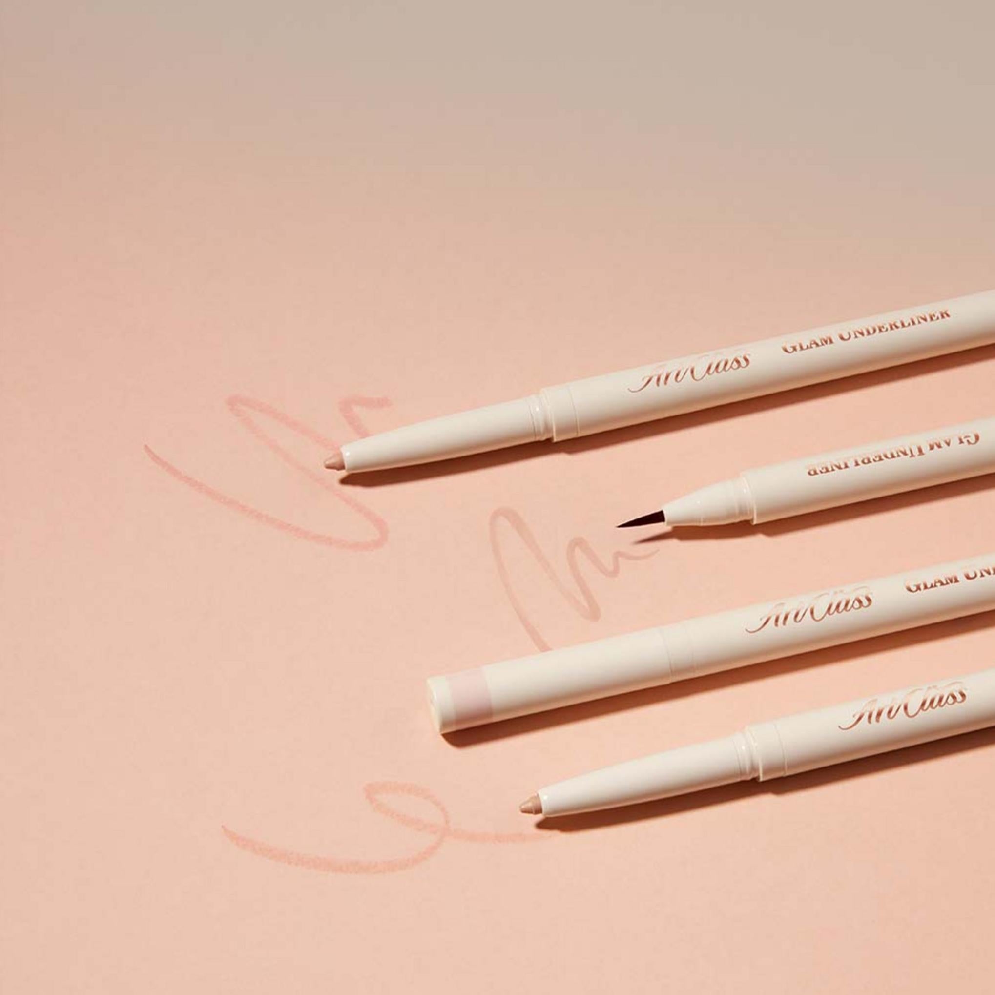 Demasiado genial para la clase de arte de la escuela, delineador glamuroso