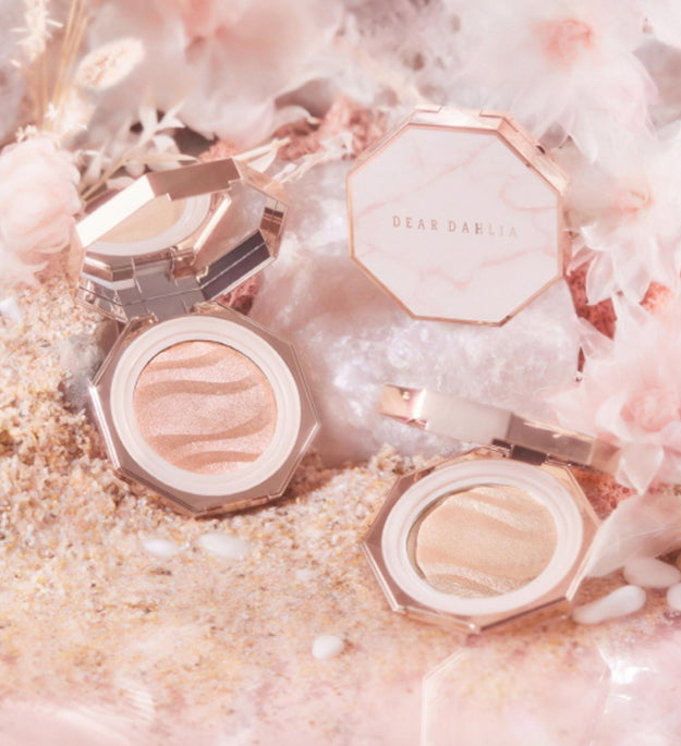 Dear Dahlia Blooming Edition Endless Glow Illuminator Glitter 7.3g