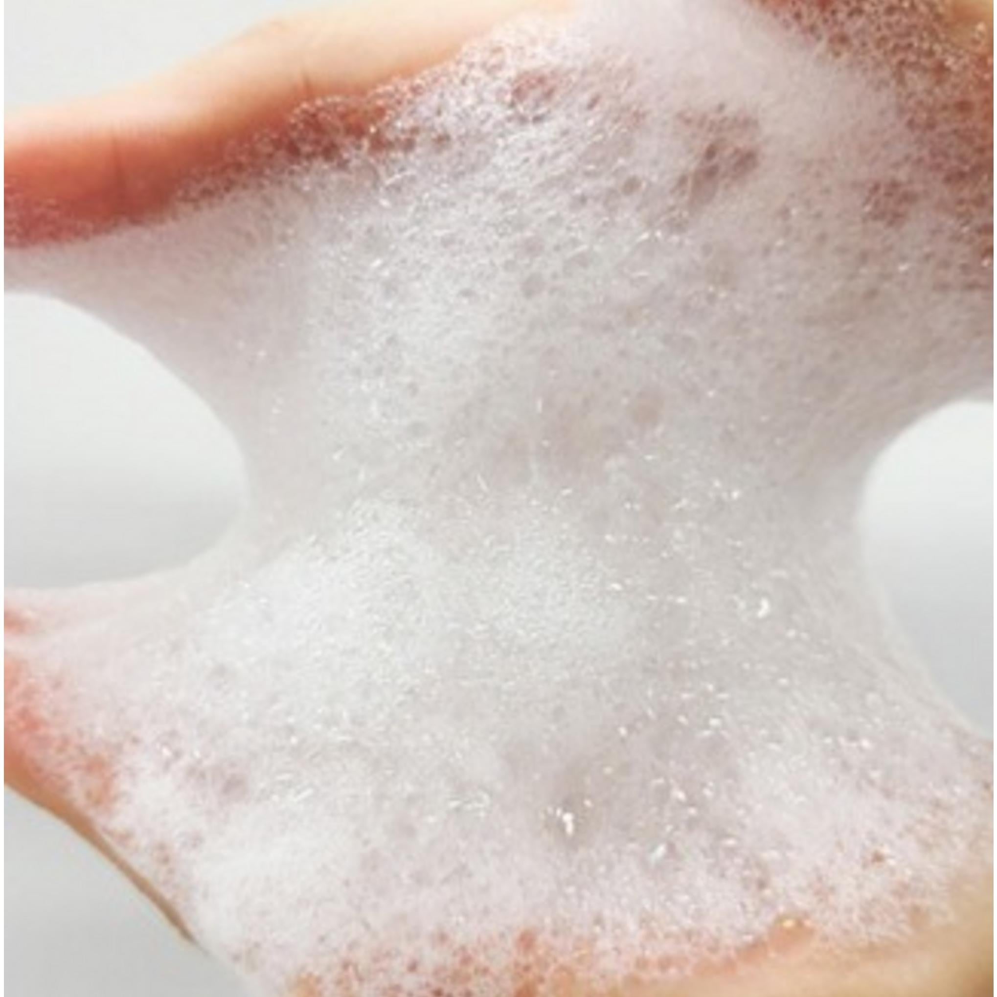 رغوة التنظيف المرطبة بالصبار من كويلنارا