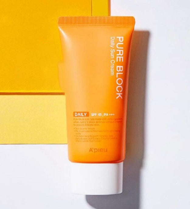 كريم الشمس اليومي الطبيعي بيور بلوك من APIEU EX SPF50 PA++++