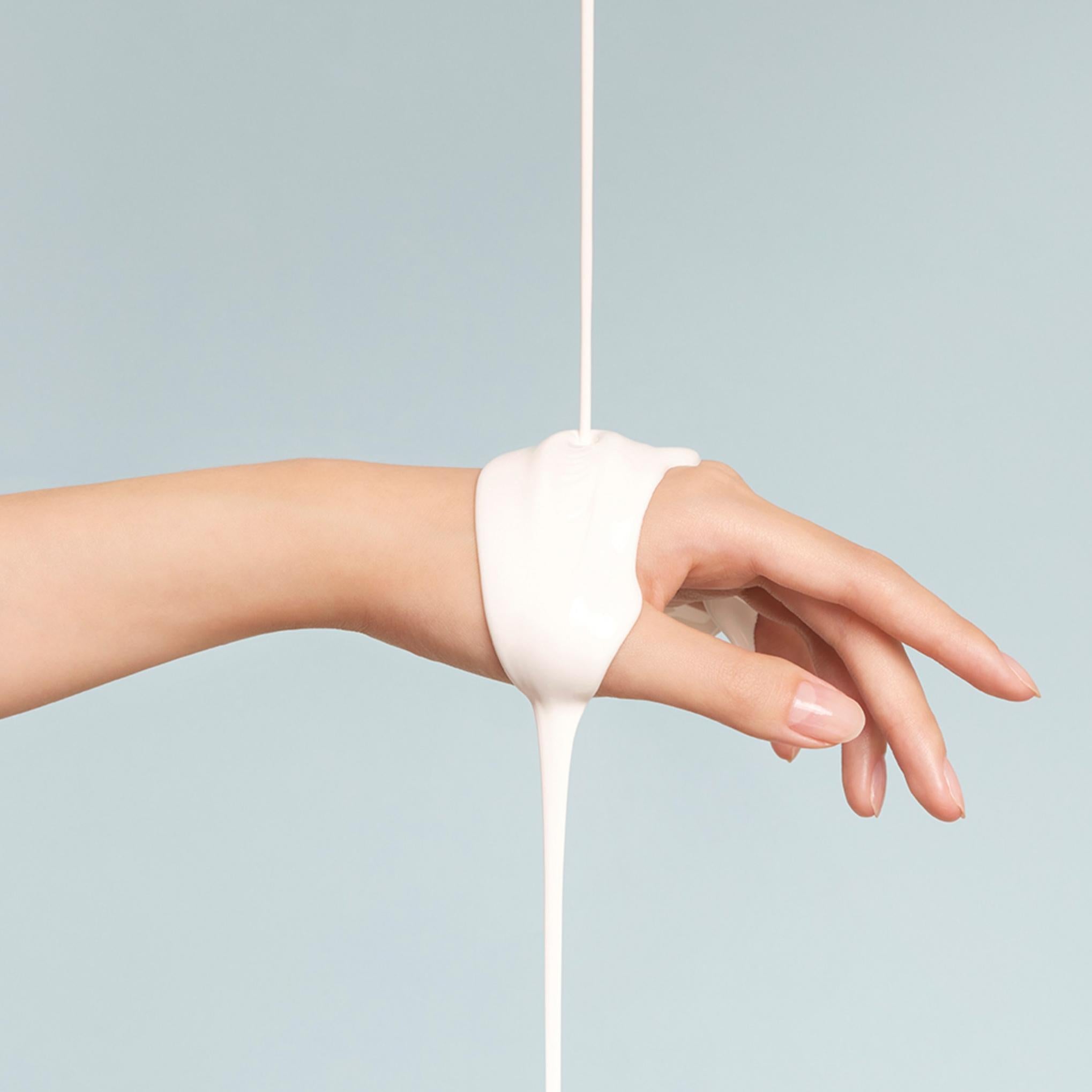 Makeup Helper Vegan Essence Солнцезащитный кушон SPF50+ PA++++