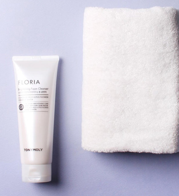 TONY MOLY Floria Brightening Foam Cleanser