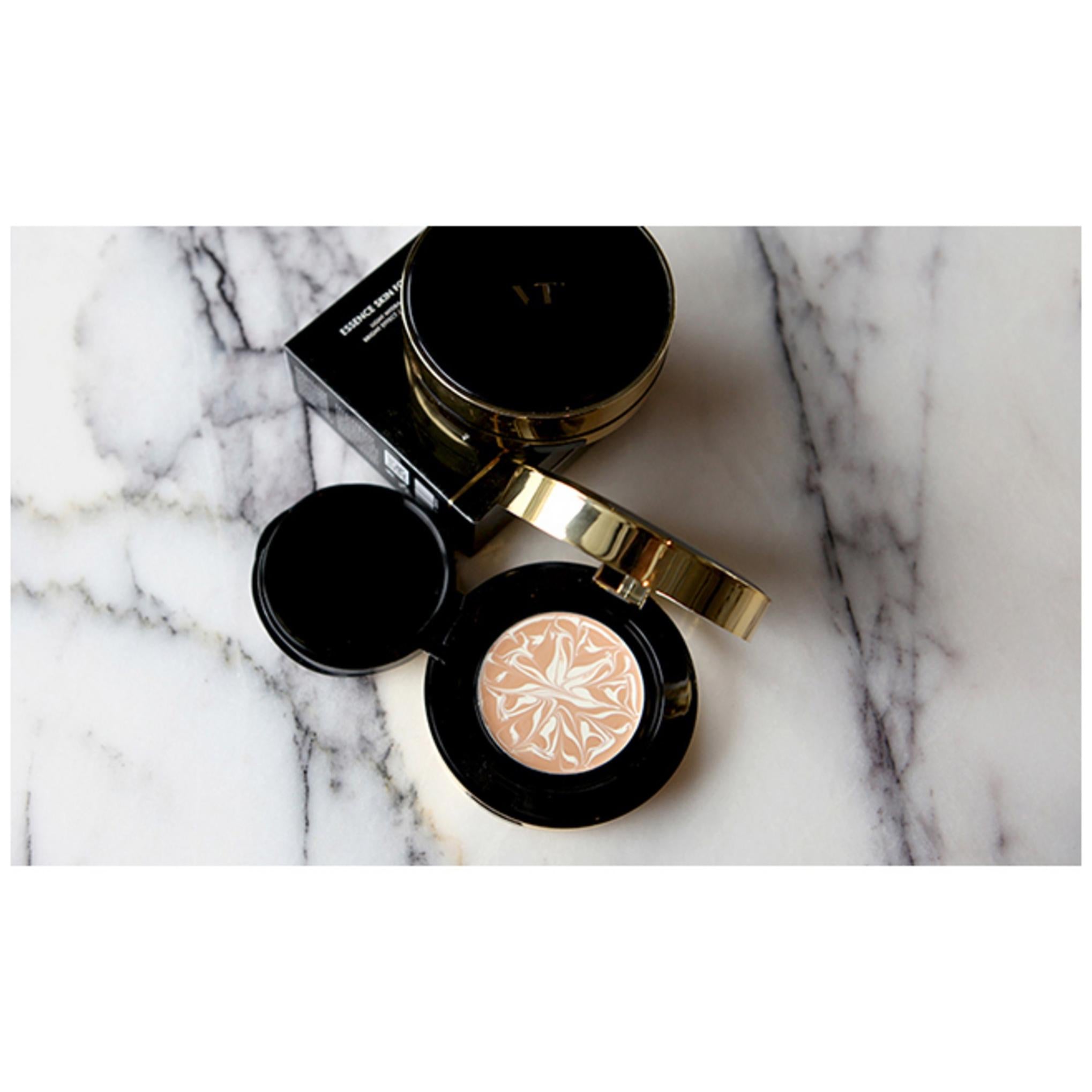 VT Cosmetic Essence Skin Gold Water Светящаяся тональная основа 12 г