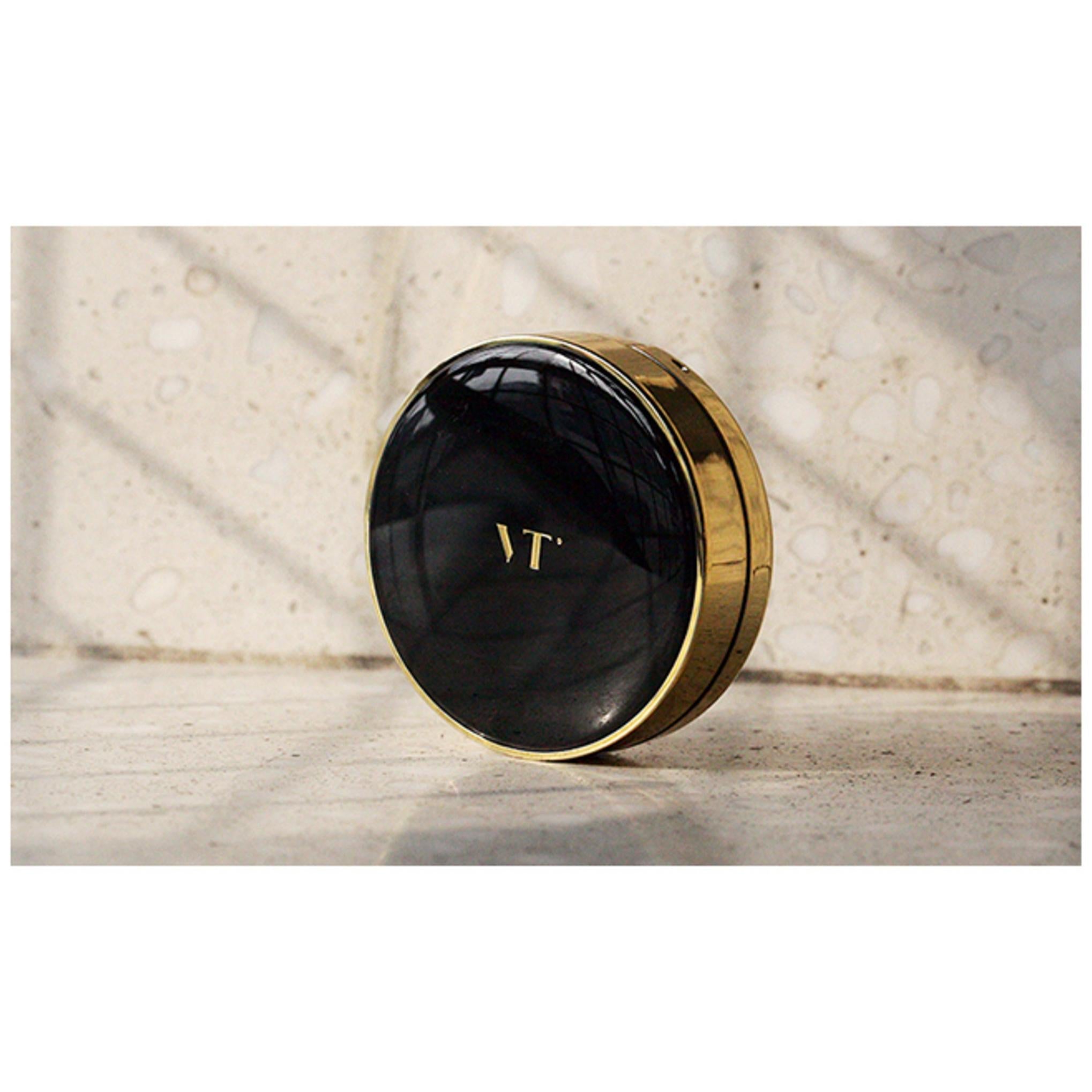 VT Cosmetic Essence Skin Gold Water Светящаяся тональная основа 12 г