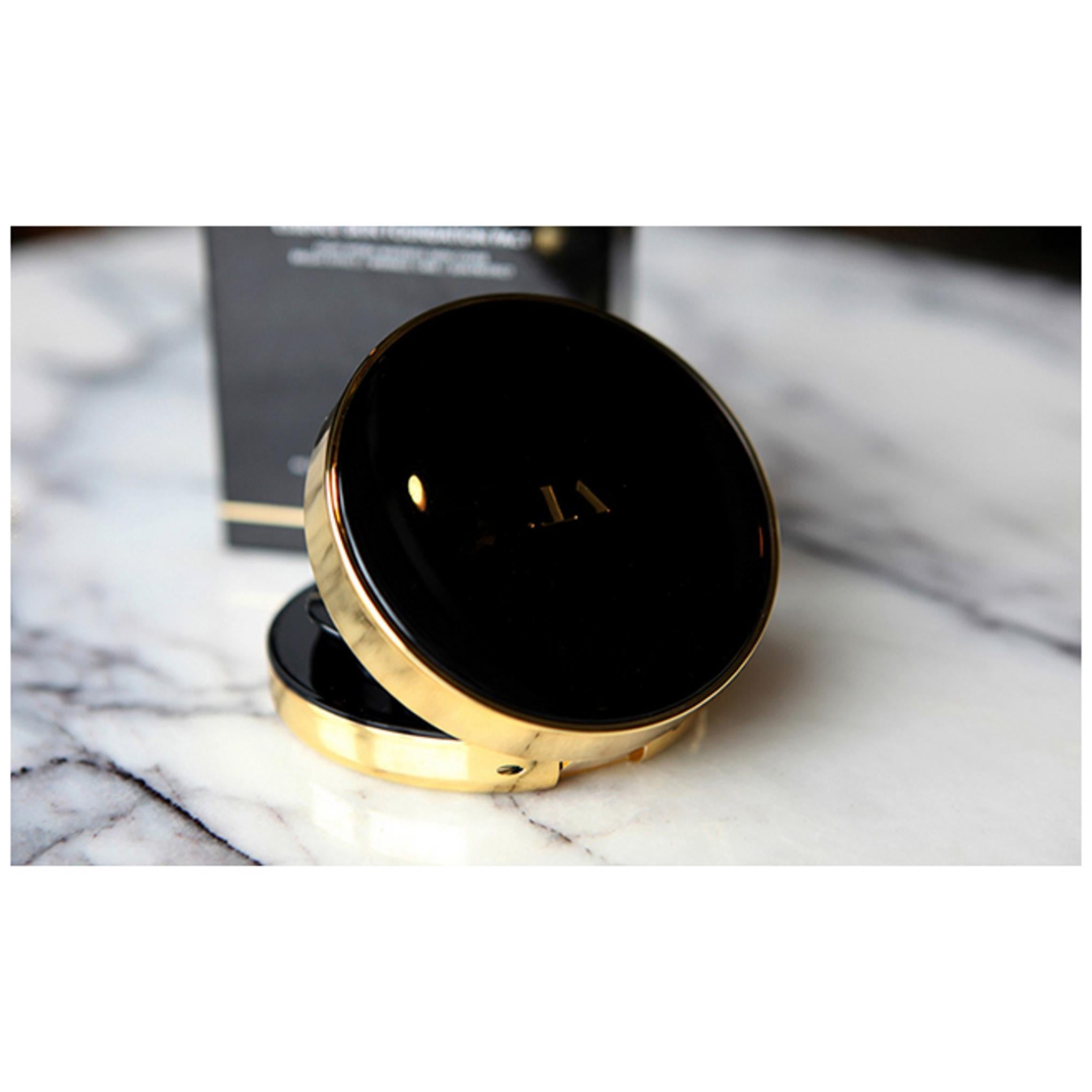 VT Cosmetic Essence Skin Gold Water Светящаяся тональная основа 12 г