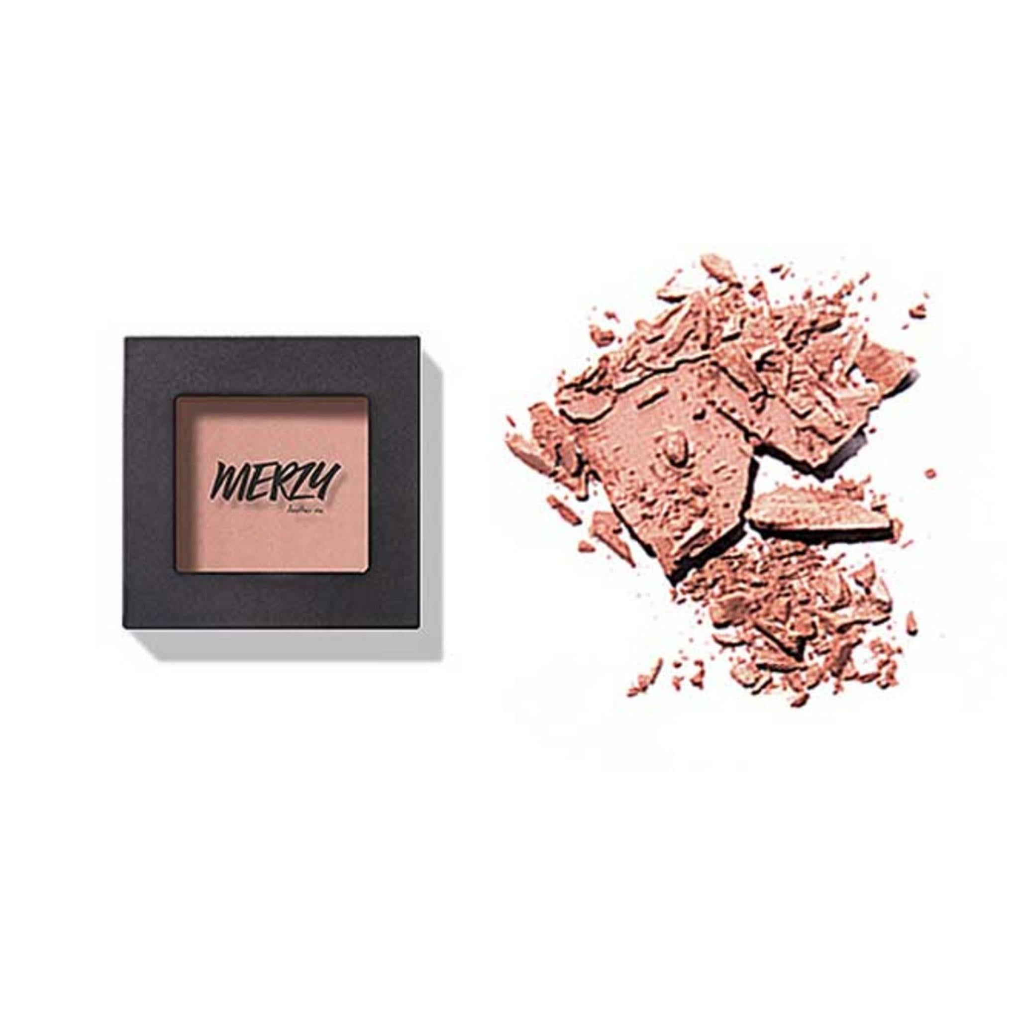 Fusionnez la première ombre à paupières